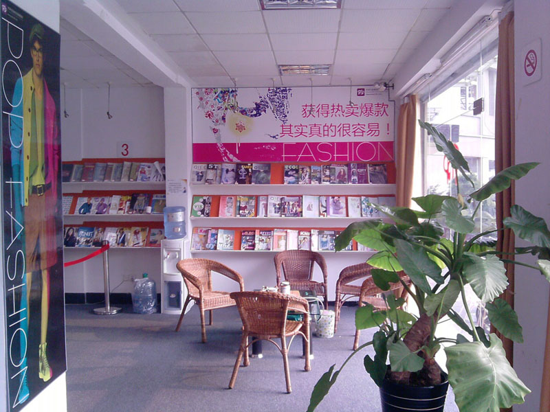 圖書(shū)館的休閑區(qū)(正面照)