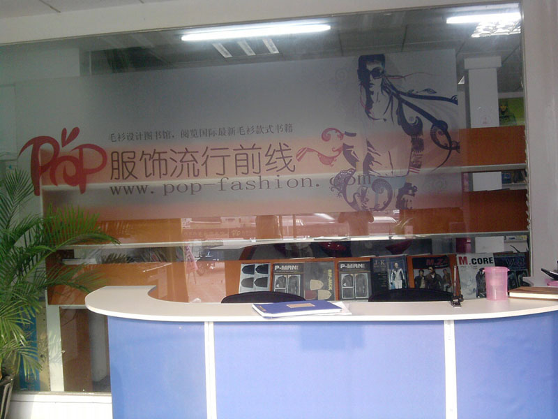 圖書(shū)館前臺(tái)(正面照)